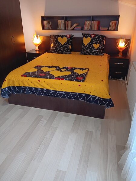 Antiaeriana, inchiriez camera in vila